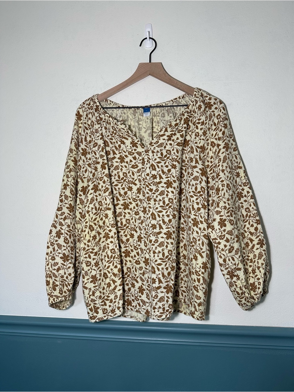 Old Navy Loose Floral V-Neck Blouse - Cream & Brown
